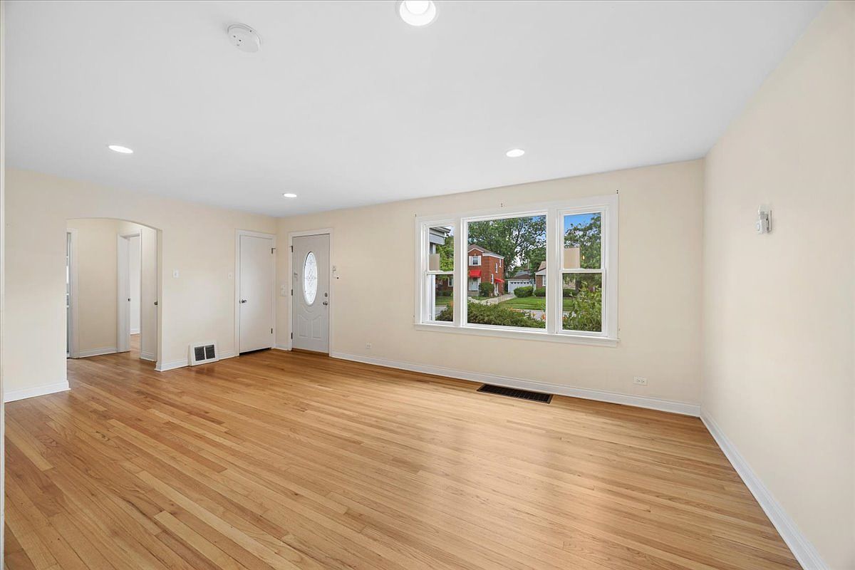1307 Hull Ave Westchester, IL 60154 - Thumbnail 4
