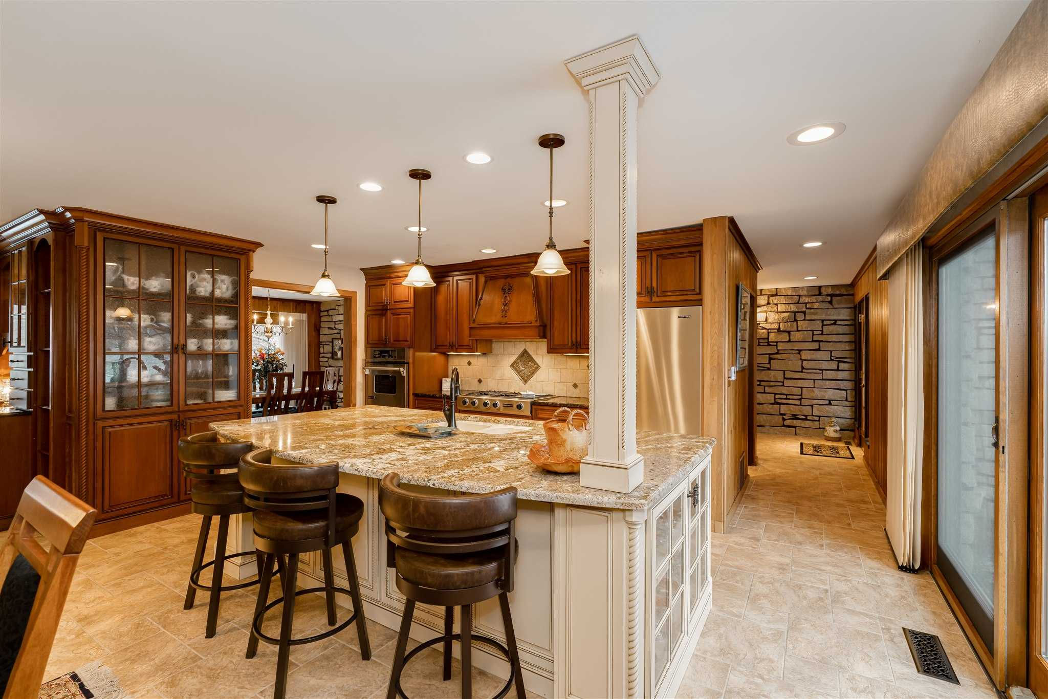 219 Parkview Dr, Bloomington, IL 61701, USA - Thumbnail 4