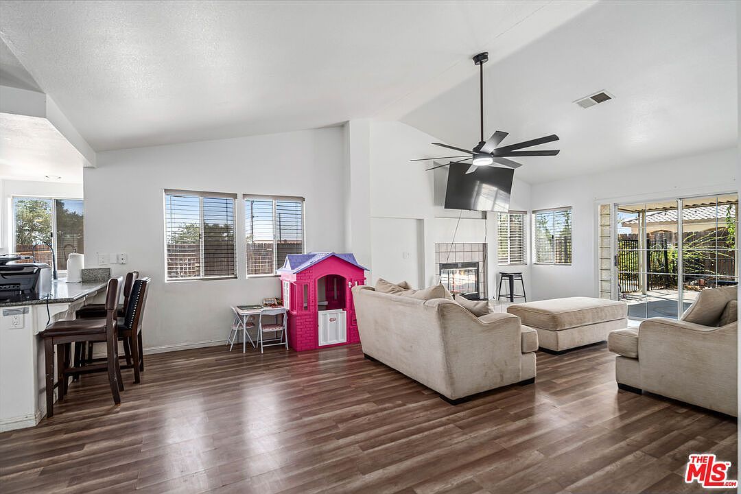 8924 Peach Ave California City, CA 93505 - Thumbnail 4