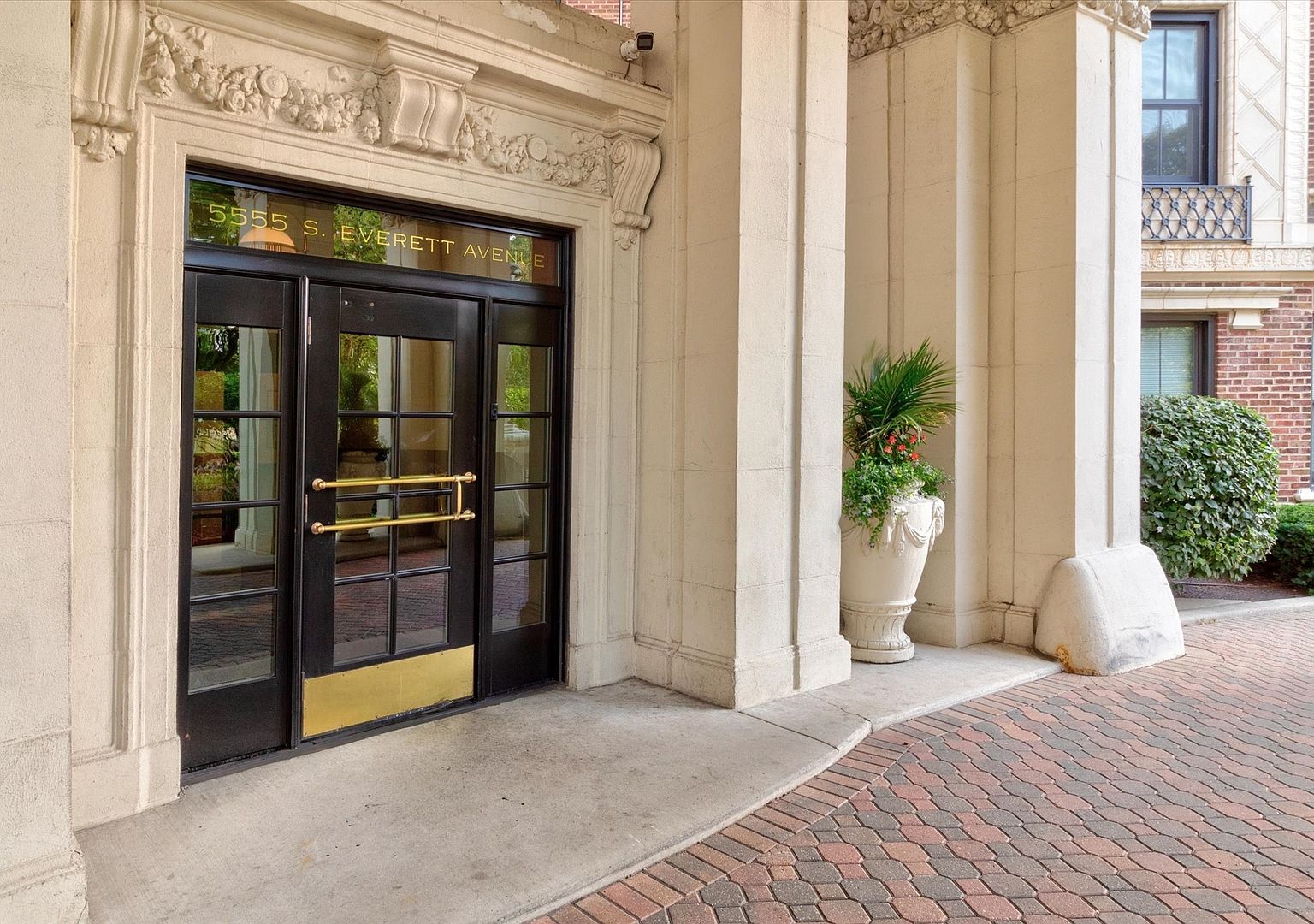 5555 S Everett Ave APT C-14 Chicago, IL 60637 - Thumbnail 4