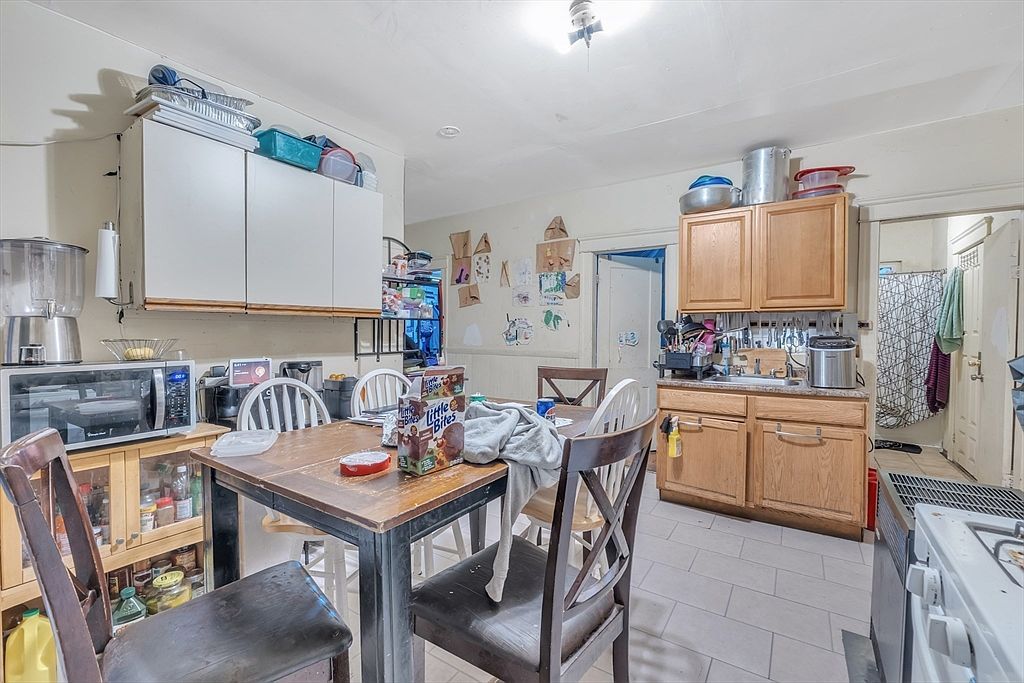 215 Beacon St Worcester, MA 01610 - Thumbnail 4