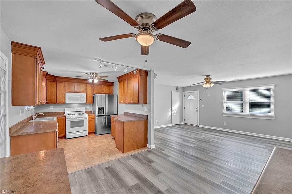 405 Courtney Arch Virginia Beach, VA 23452 - Thumbnail 4