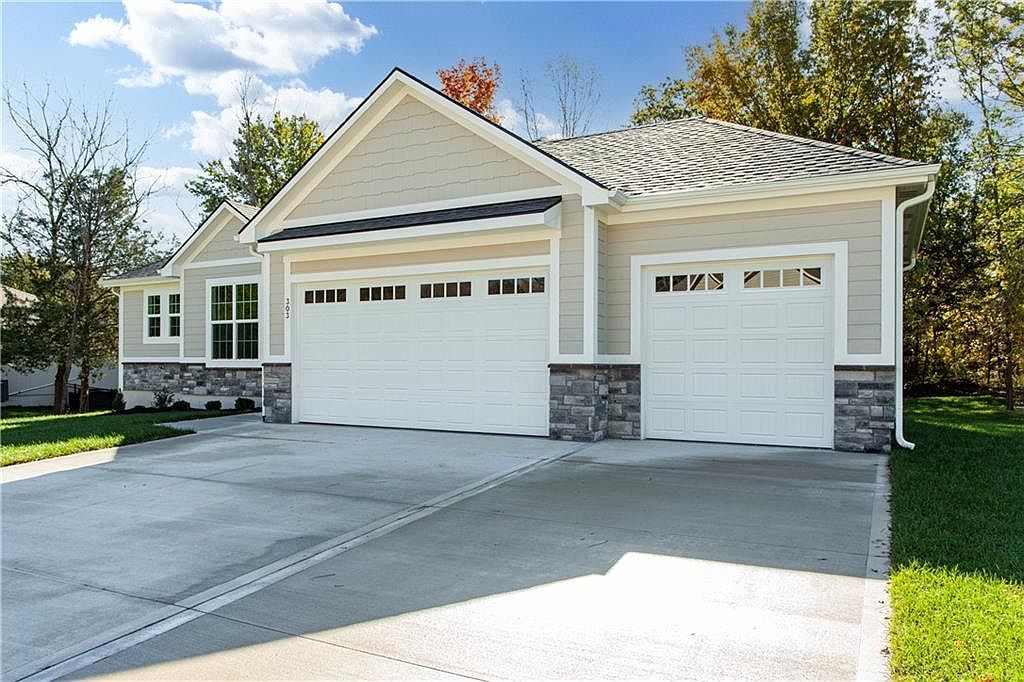 303 SW 17th St Oak Grove, MO 64075 - Thumbnail 4