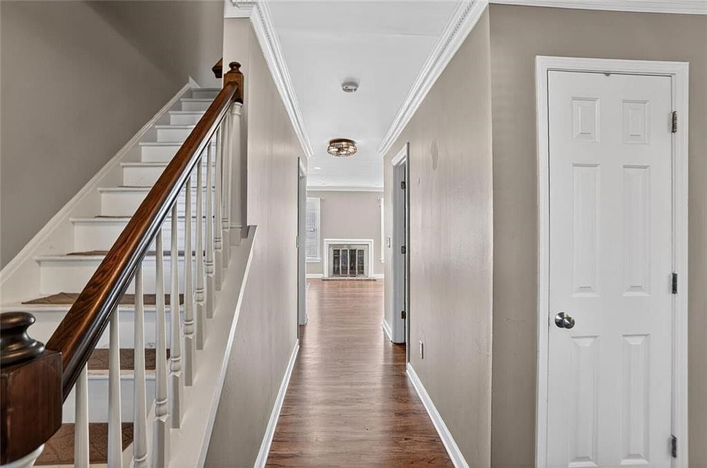 1352 Sheffield Glen Way Atlanta, GA 30329 - Thumbnail 4