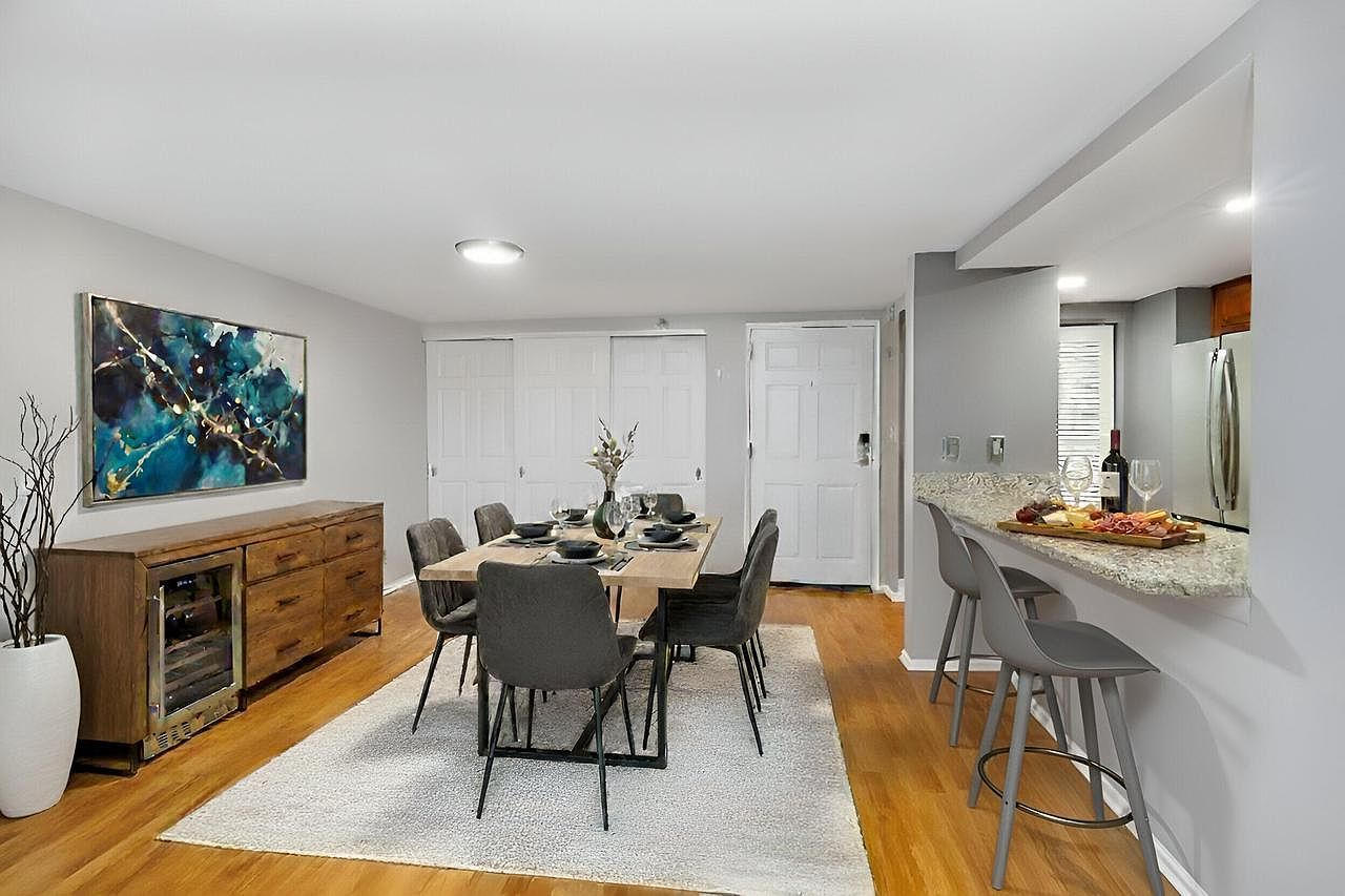 270 E Highland Ave APT 1023 Milwaukee, WI 53202 - Thumbnail 4