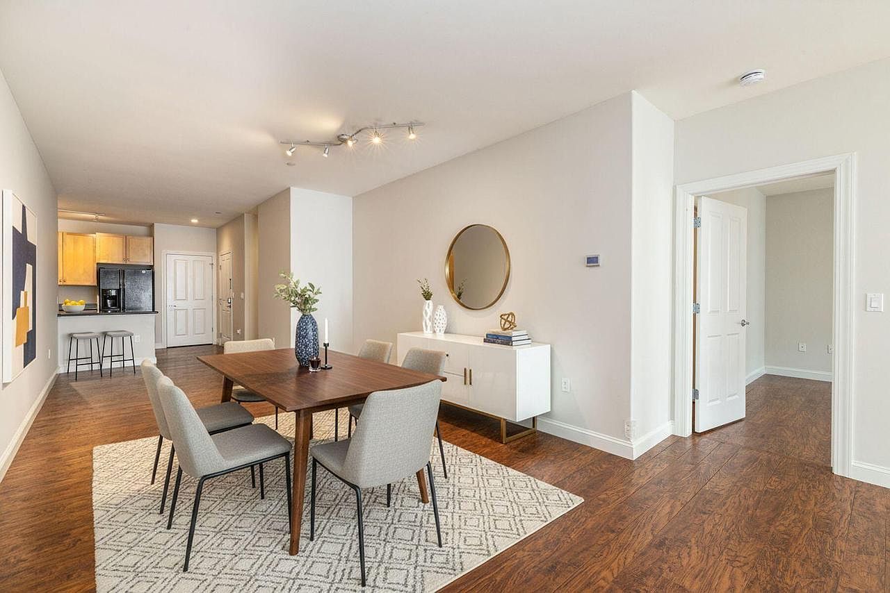 1925 N Water St APT 301 Milwaukee, WI 53202 - Thumbnail 4