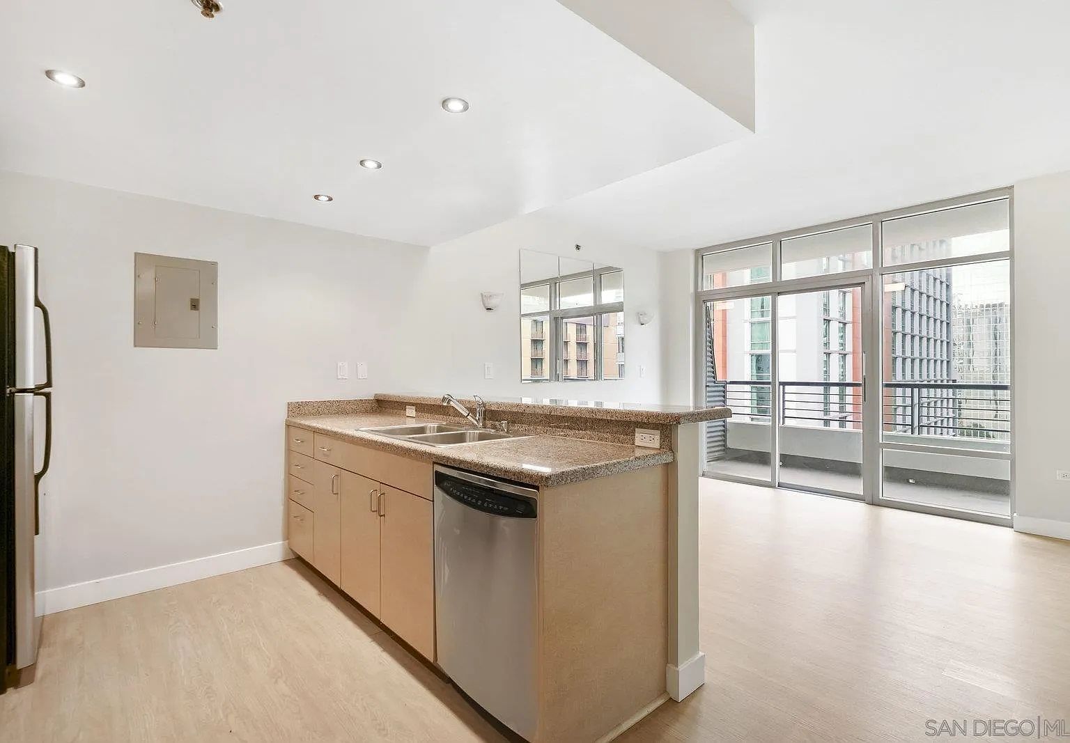 425 W Beech St UNIT 1003 San Diego, CA 92101 - Thumbnail 4