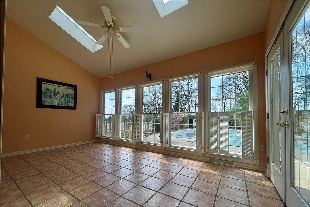 1849 Dutch Ridge Rd Ellwood City, PA 16117 - Thumbnail 4