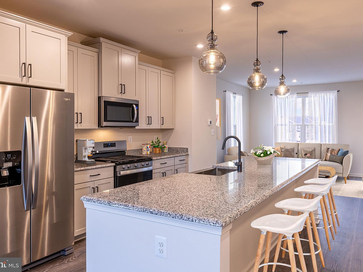 1811 Constellation Dr Baltimore, MD 21222 - Thumbnail 4