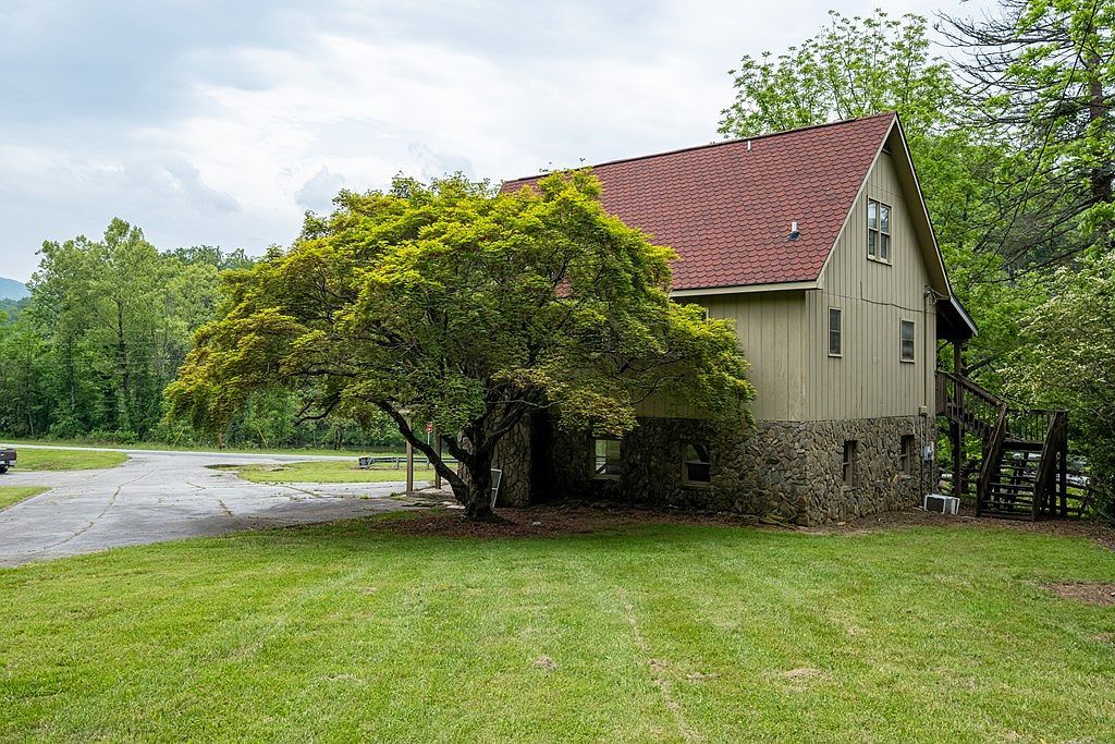 6226 Us Highway 74 W Whittier, NC 28789 - Thumbnail 4