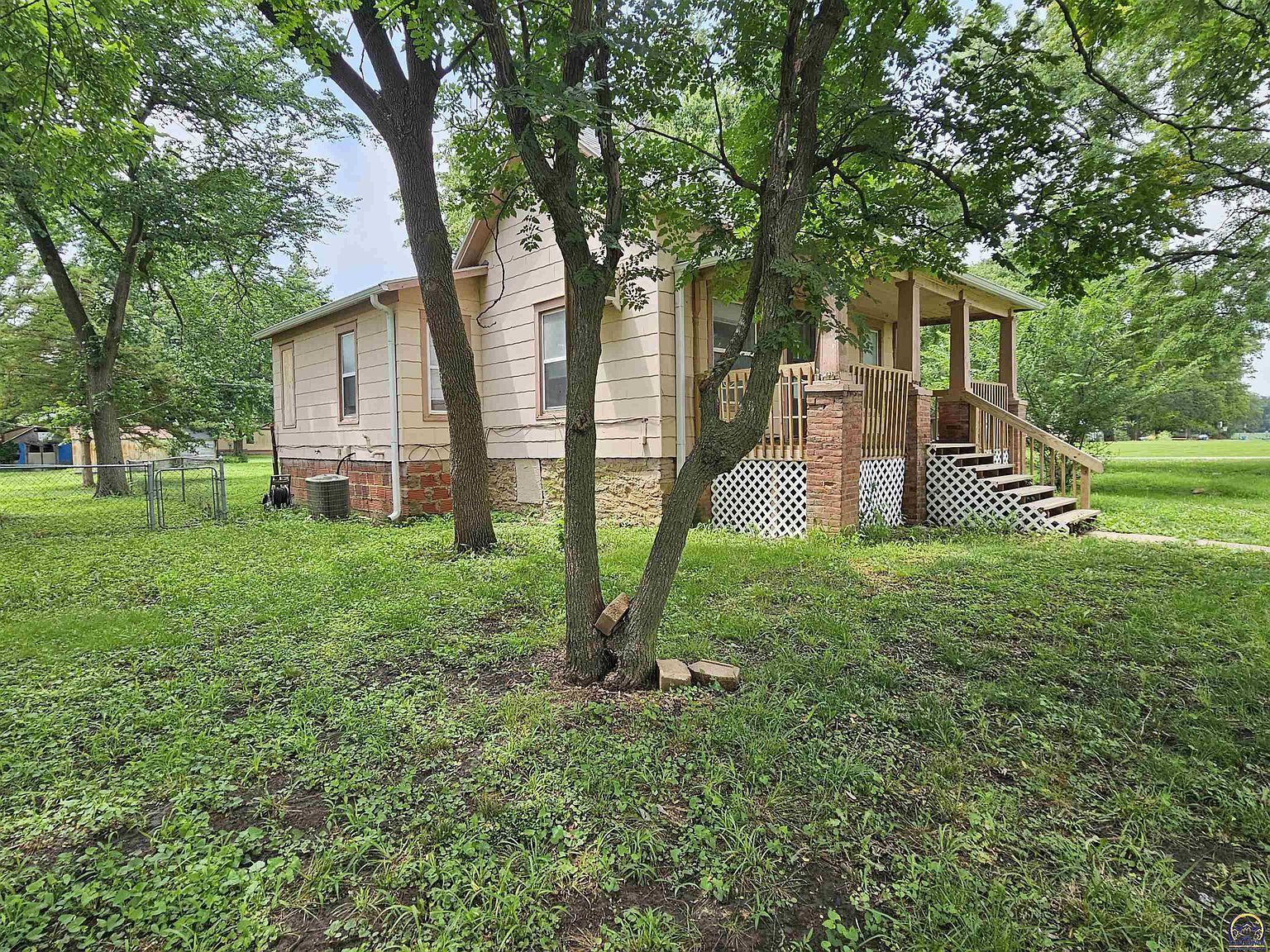419 N 5th St Madison, KS 66860 - Thumbnail 4