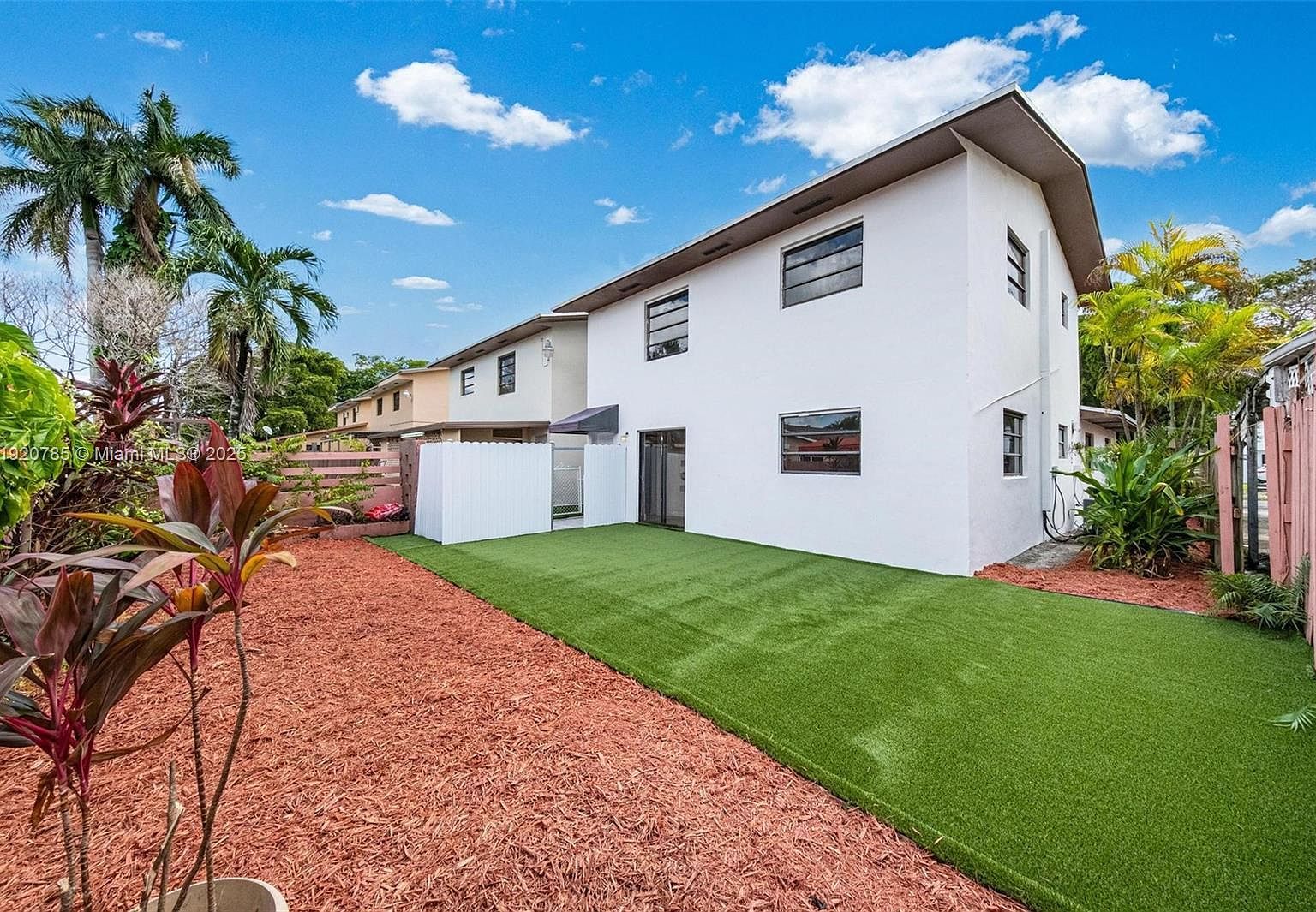 1281 W 42nd St Hialeah, FL 33012 - Thumbnail 4