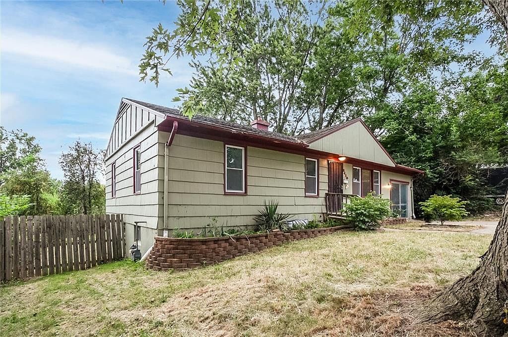 8410 Ruskin Way Kansas City, MO 64134 - Thumbnail 4