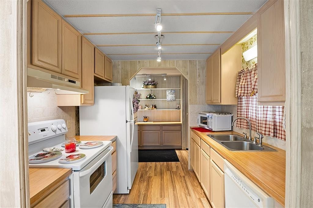 1737 E Robin Ave Sebring, FL 33870 - Thumbnail 4