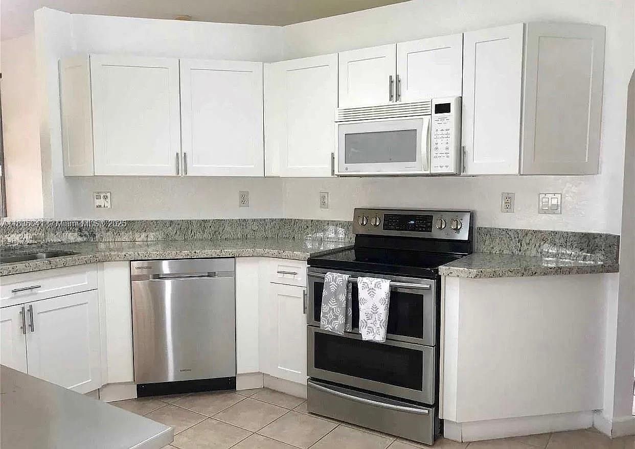 12010 SW 135th Ter Miami, FL 33186 - Thumbnail 4