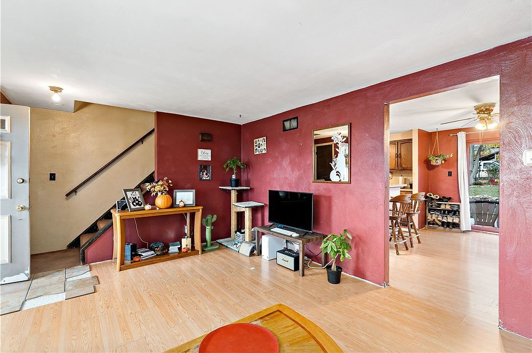 553 Indus St Pittsburgh, PA 15207 - Thumbnail 4