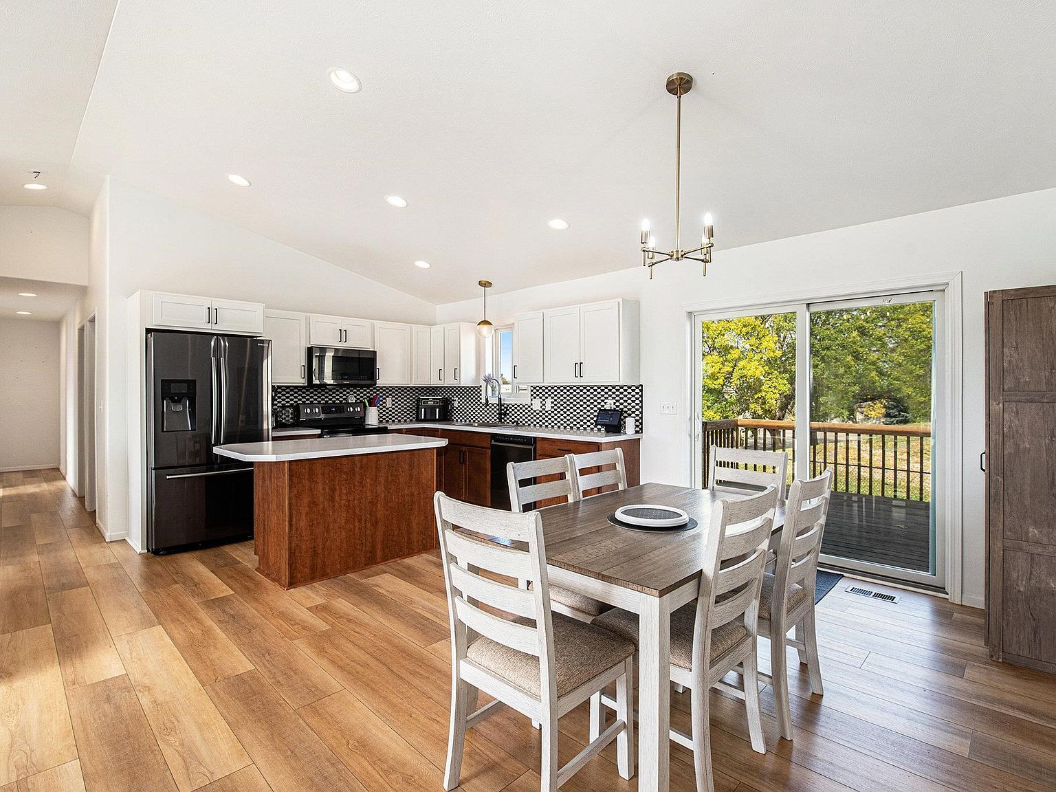 208 Cole Dr Yankton, SD 57078 - Thumbnail 4