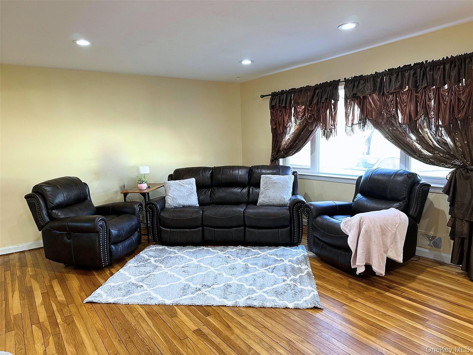 46 Falcon Dr Hauppauge, NY 11788 - Thumbnail 4