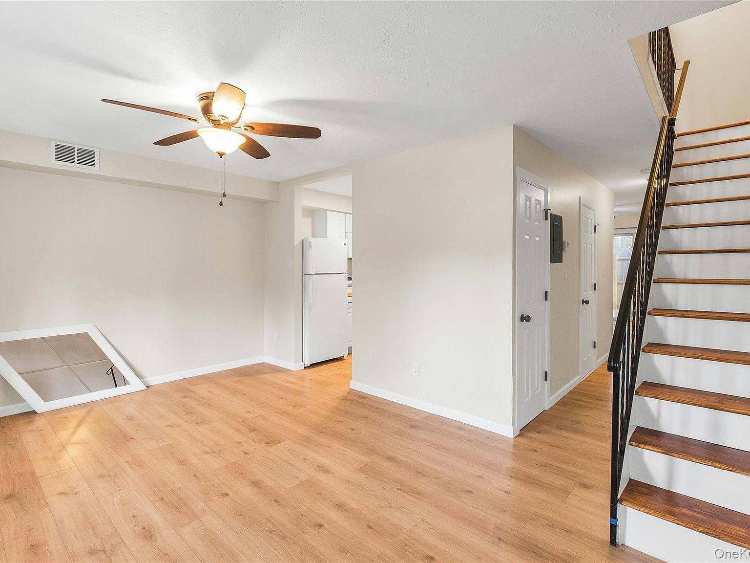 117 Hill Spur Calverton, NY 11933 - Thumbnail 4