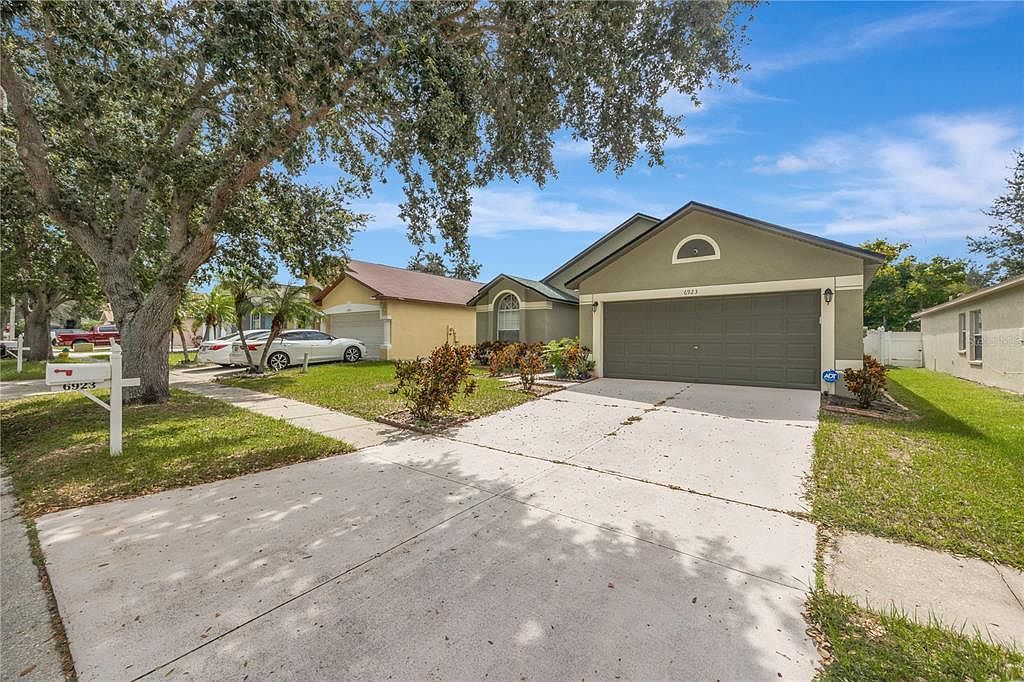 6923 Waterbrook Ct Gibsonton, FL 33534 - Thumbnail 4