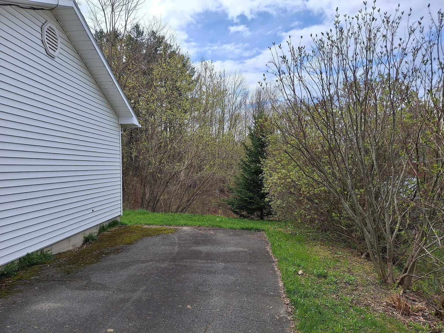 29 Cross St Newport, VT 05855 - Thumbnail 4