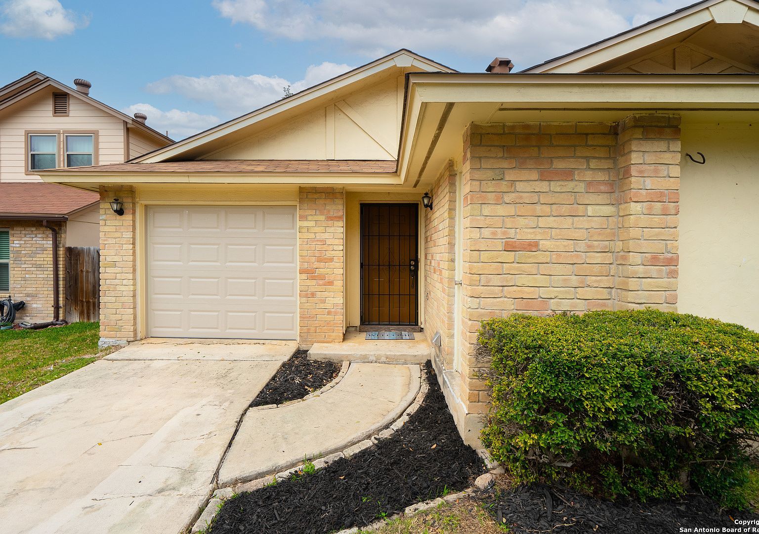 5215 Vinecrest Cir Kirby, TX 78219 - Thumbnail 4