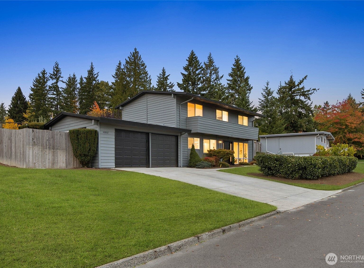 16802 NE 6th Pl Bellevue, WA 98008 - Thumbnail 4