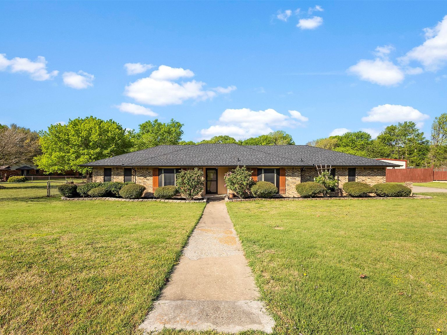 1108 Lakefront Dr Waxahachie, TX 75165 - Thumbnail 4