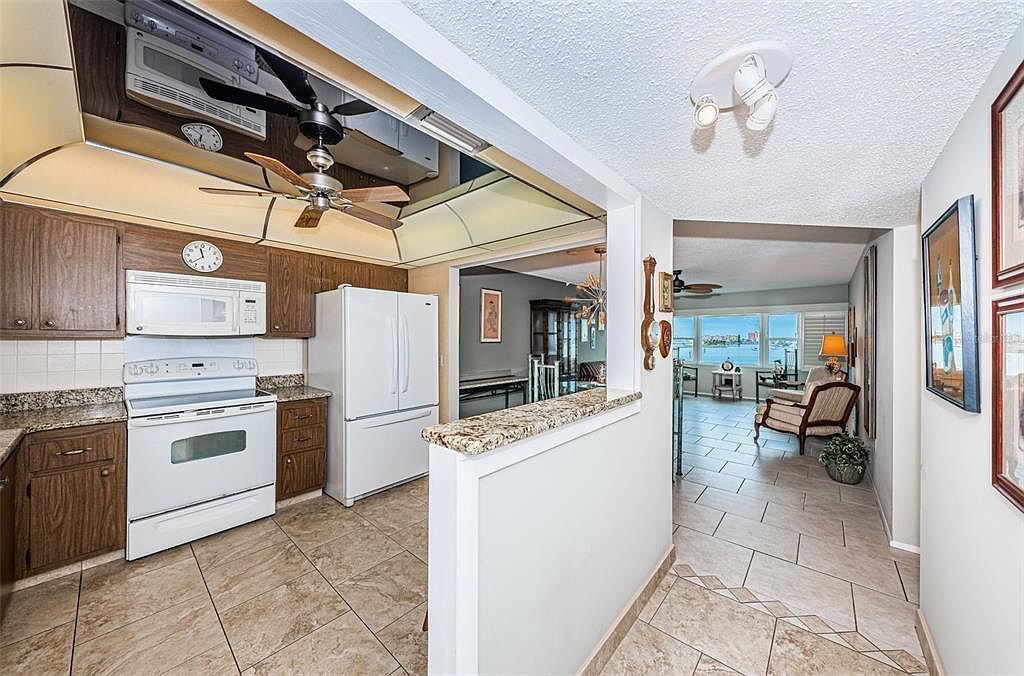 4525 Cove Cir APT 603 Saint Petersburg, FL 33708 - Thumbnail 4