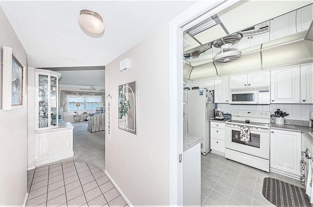 4525 Cove Cir APT 709 Saint Petersburg, FL 33708 - Thumbnail 4