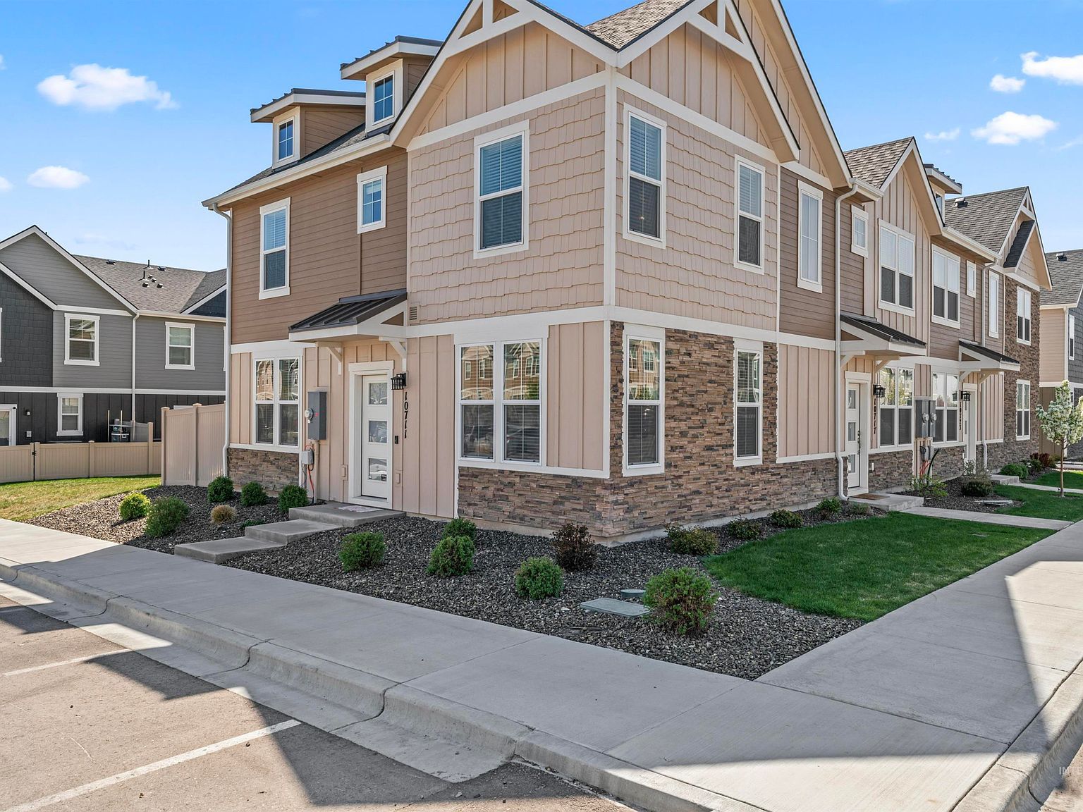 10711 W Brownstone Ln Boise, ID 83709 - Thumbnail 4