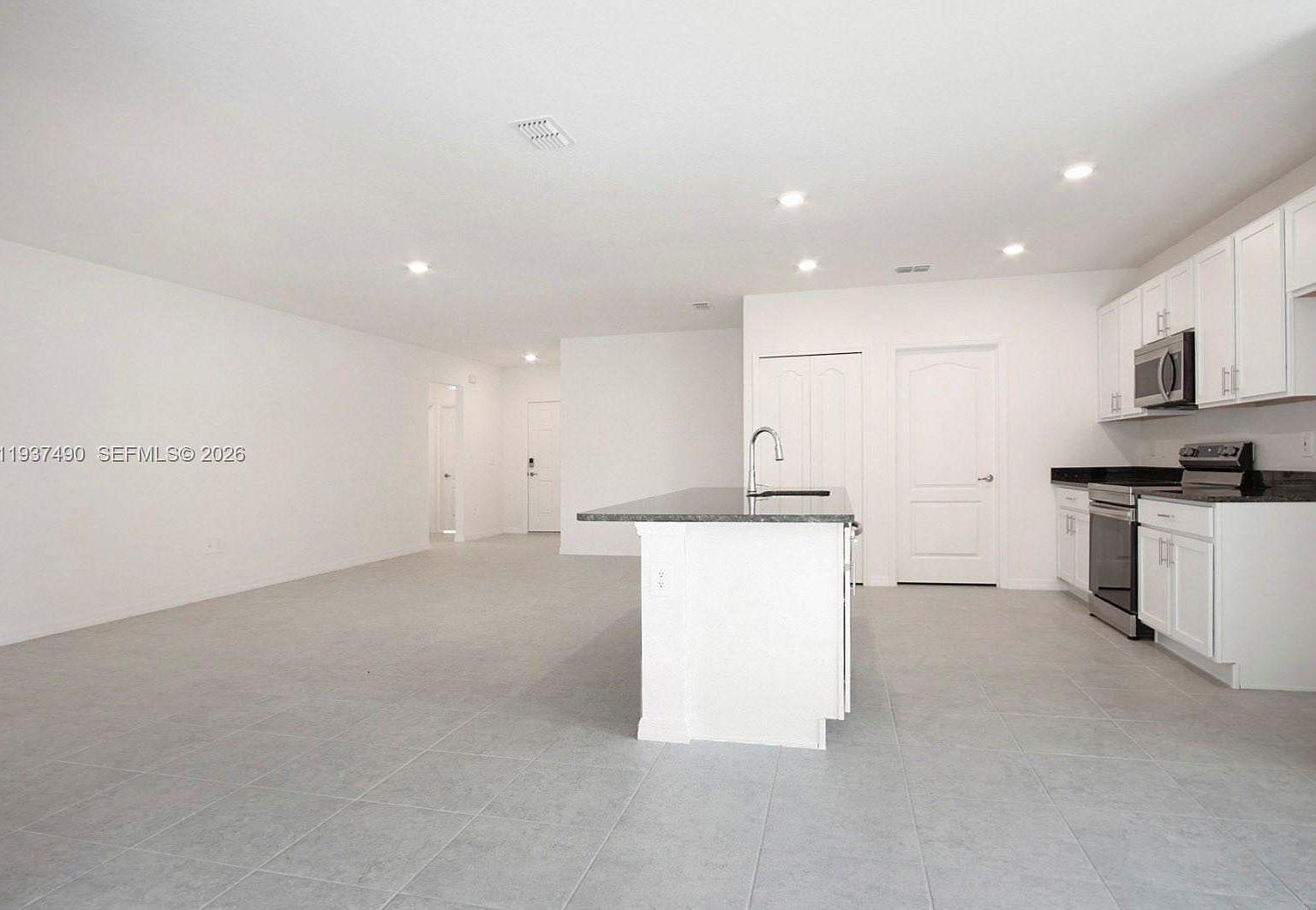 811 SE Seahouse Dr Port Saint Lucie, FL 34983 - Thumbnail 4