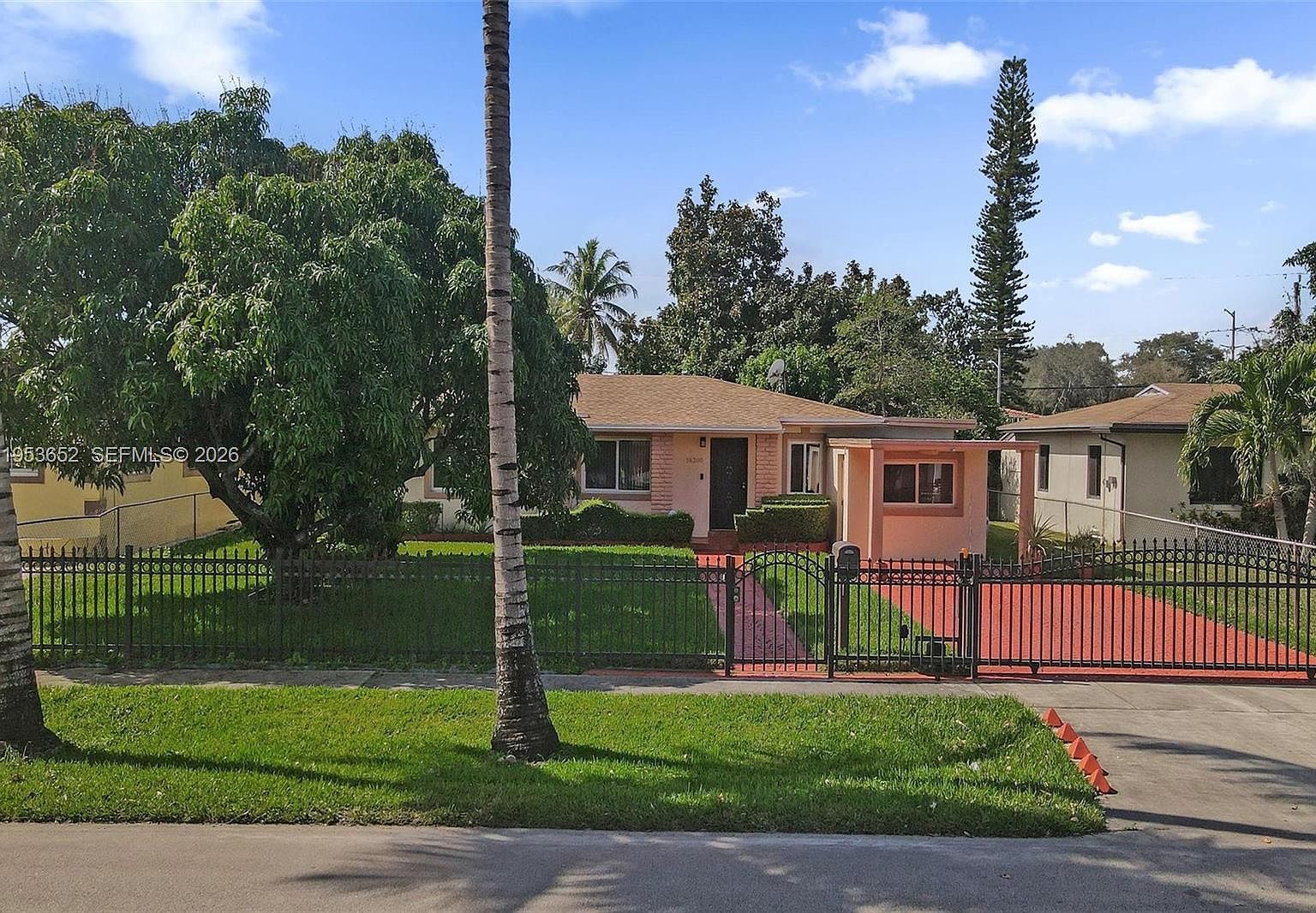 16200 NE 8th Ct North Miami Beach, FL 33162 - Thumbnail 4