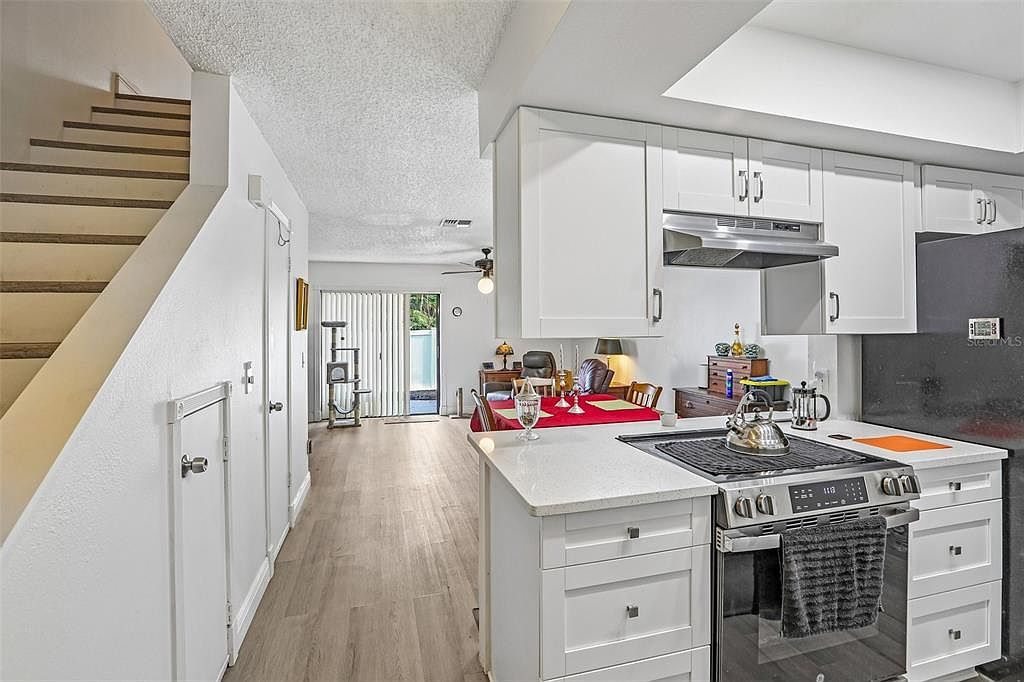 4005 Oak Limb Ct Tampa, FL 33614 - Thumbnail 4