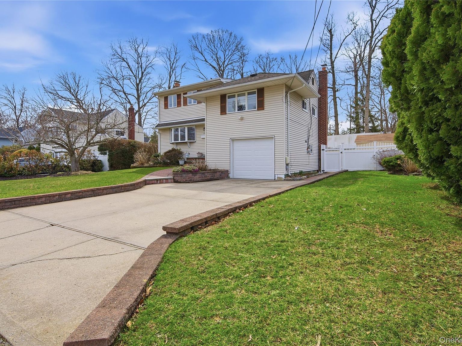 26 Bowden Dr Huntington Station, NY 11746 - Thumbnail 4