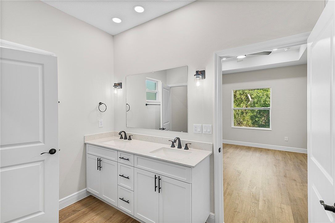 9135 103rd Ct Vero Beach, FL 32967 - Thumbnail 4