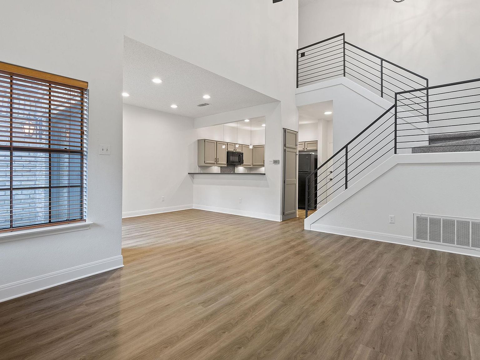 10819 Crown Colony Dr APT 22 Austin, TX 78747 - Thumbnail 4