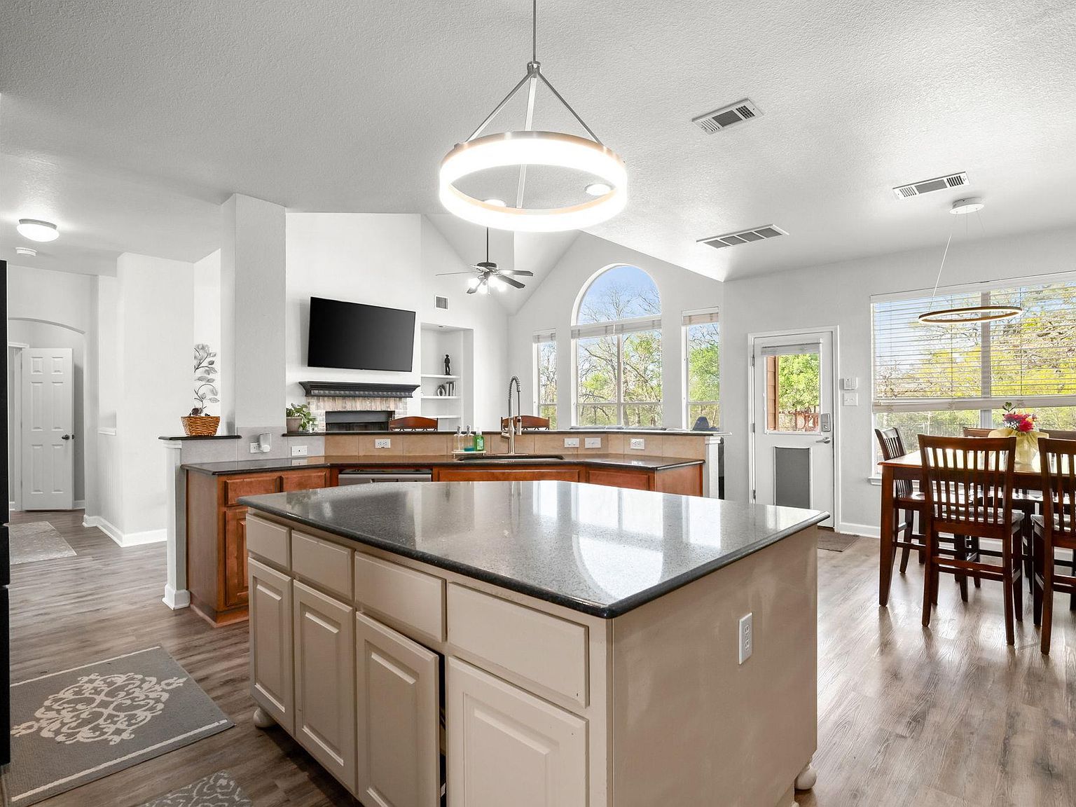 154 Old Settlers Dr Bastrop, TX 78602 - Thumbnail 4