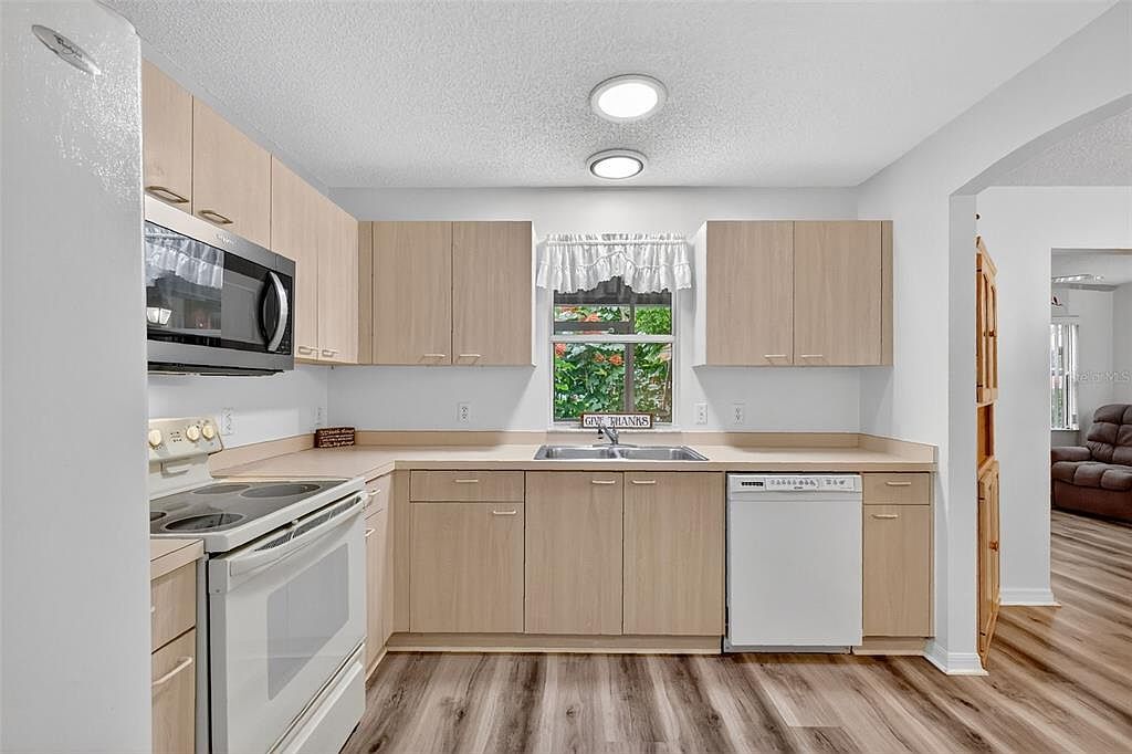 220 Palermo Pl Lady Lake, FL 32159 - Thumbnail 4