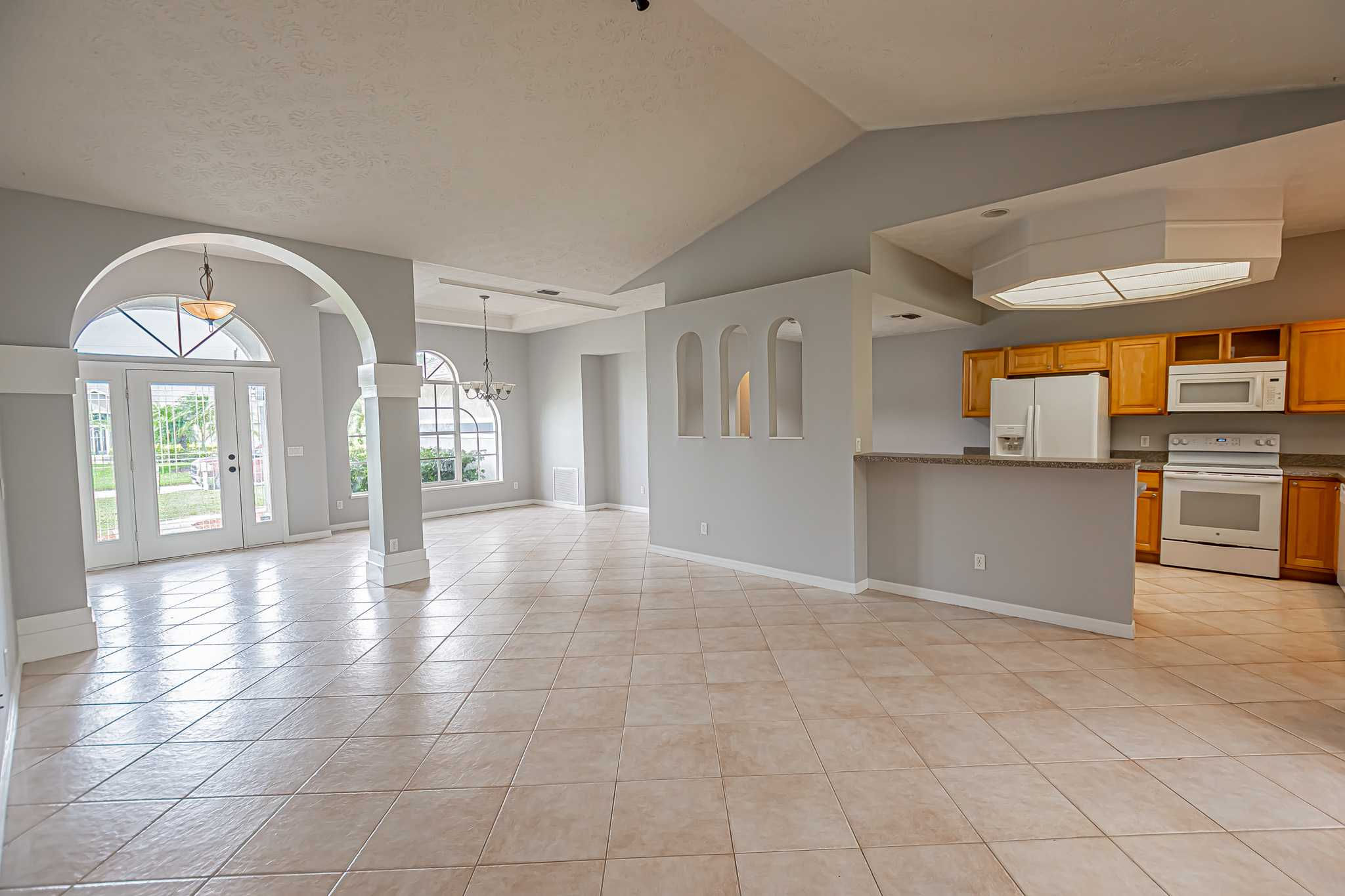 558 Southwest Hamburg Terrace, Port St. Lucie, FL, USA, 34984 - Thumbnail 5