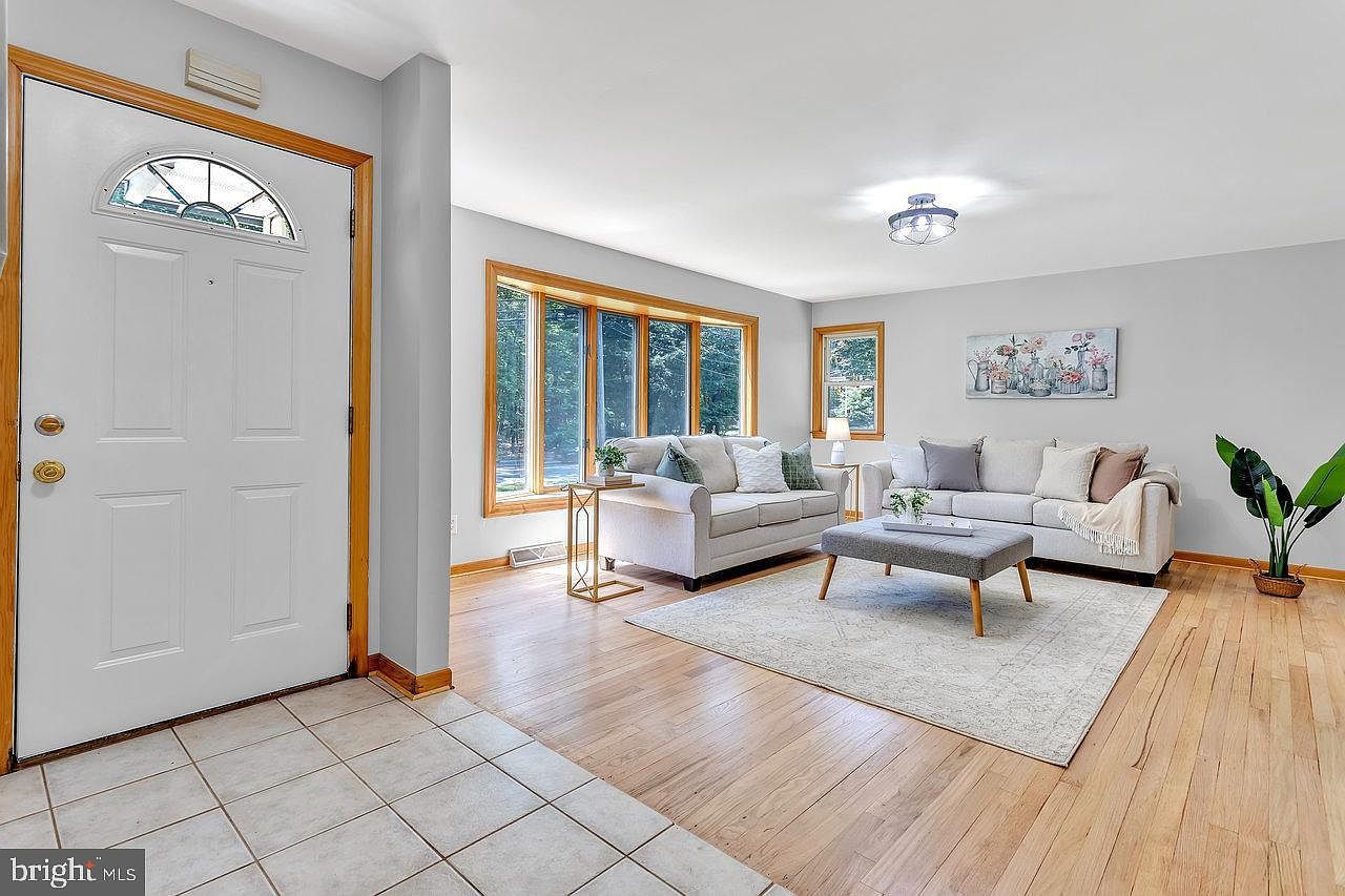 174 Hardenburg Ln Milltown, NJ 08850 - Thumbnail 4