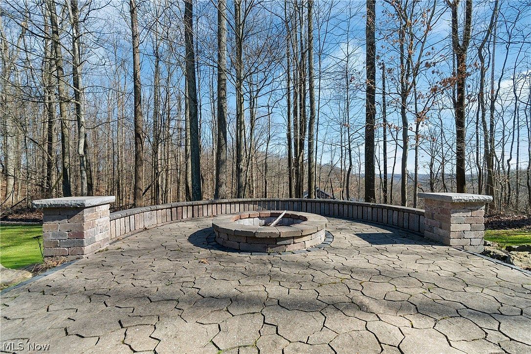 2517 Golf View Dr NE New Philadelphia, OH 44663 - Thumbnail 4