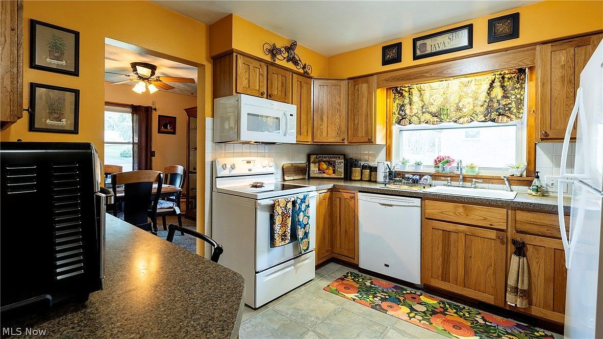 3720 Carl St NW Uniontown, OH 44685 - Thumbnail 4