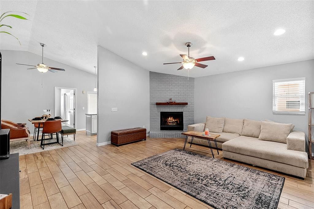 7049 67th Way N Pinellas Park, FL 33781 - Thumbnail 4