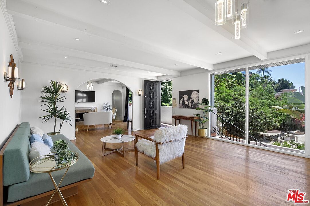 1790 Viewmont Dr Los Angeles, CA 90069 - Thumbnail 4
