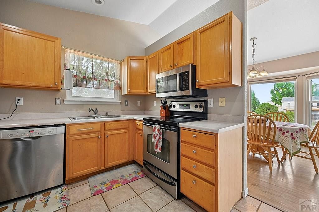 979 S Alexis Ln Pueblo West, CO 81007 - Thumbnail 4