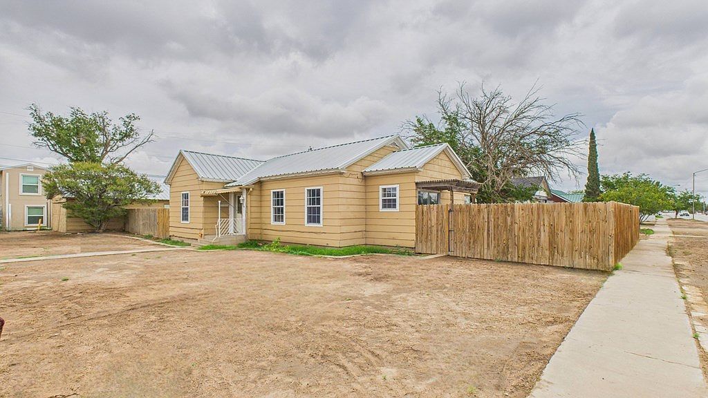 916 W 6th St Pecos, TX 79772 - Thumbnail 4