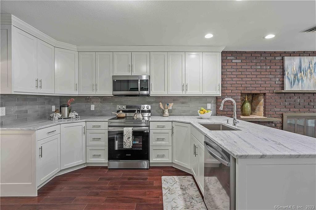 246 Annes Ct Rocky Hill, CT 06067 - Thumbnail 4