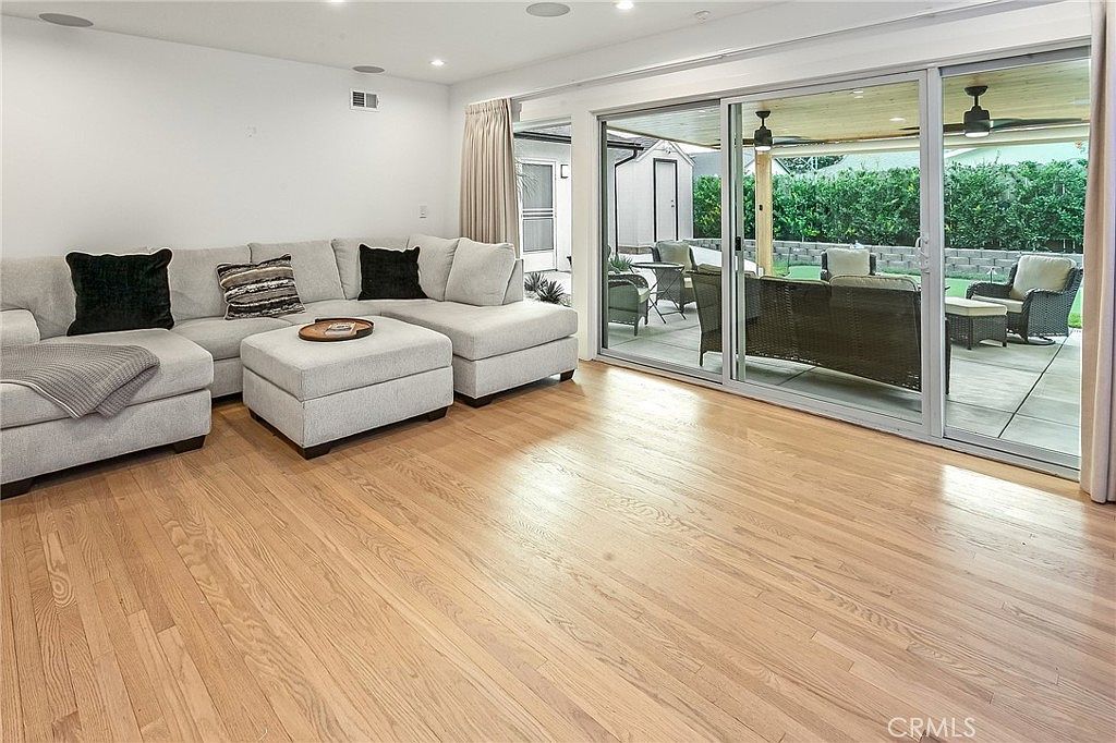 7741 Variel Ave Canoga Park, CA 91304 - Thumbnail 4