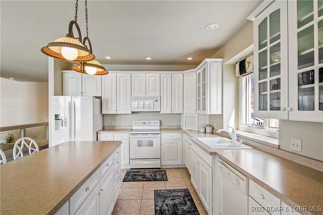 1065 Imperial Point Dr Four Seasons, MO 65049 - Thumbnail 4